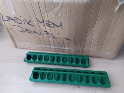 Kanatlı Plastik Yemlik 50cm